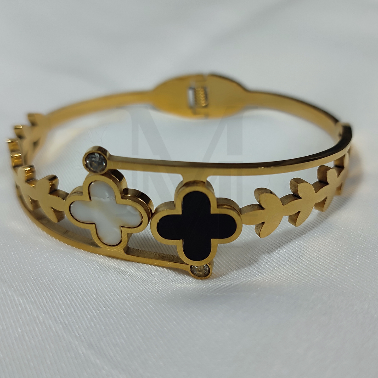 Elegant Clover Bangle with Gold Finish