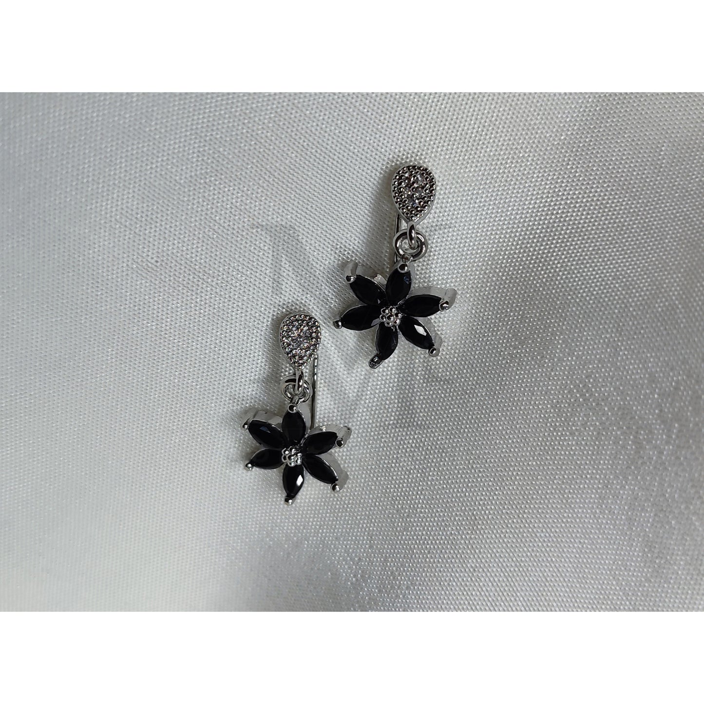 Elegant Black and White Flower Earrings