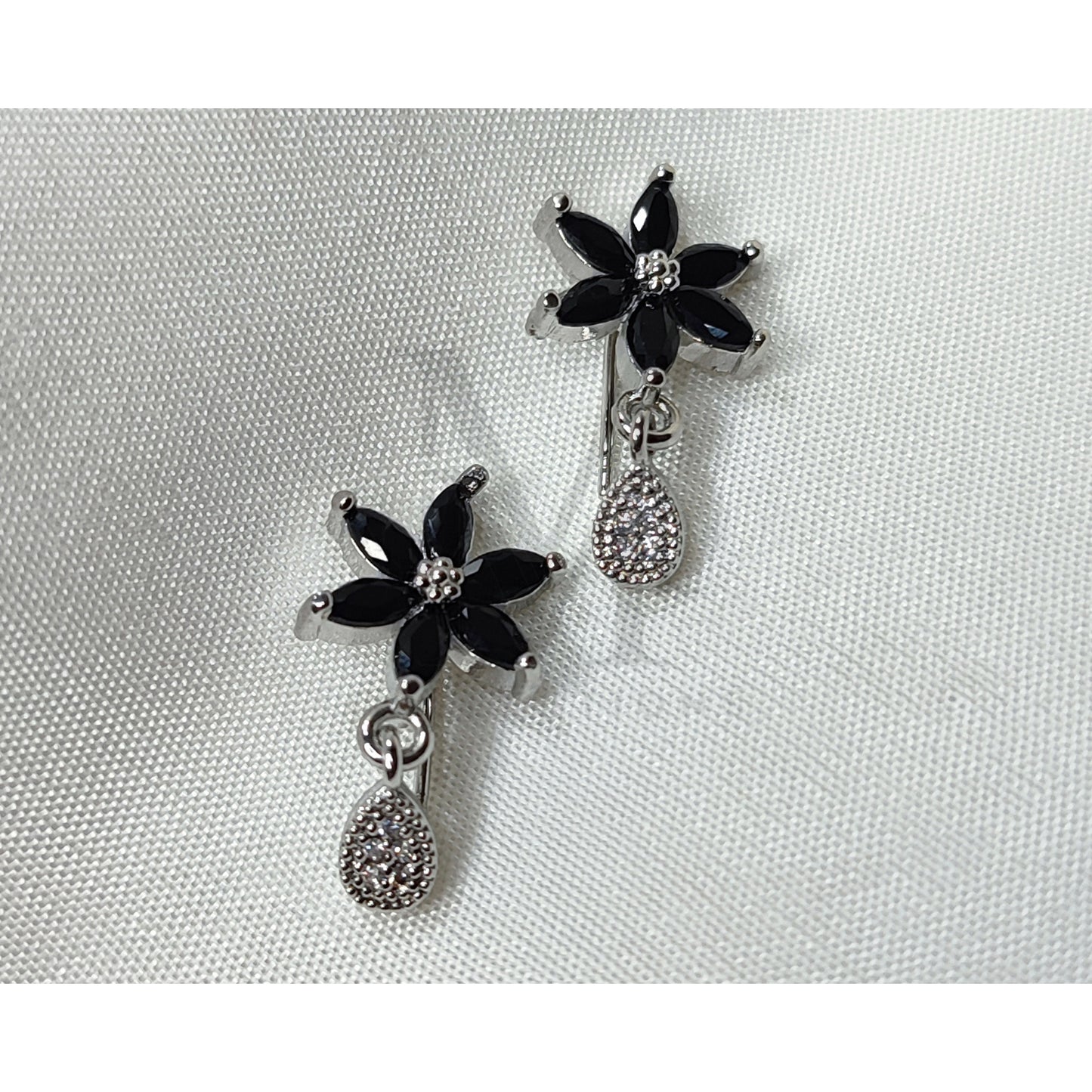 Elegant Black and White Flower Earrings