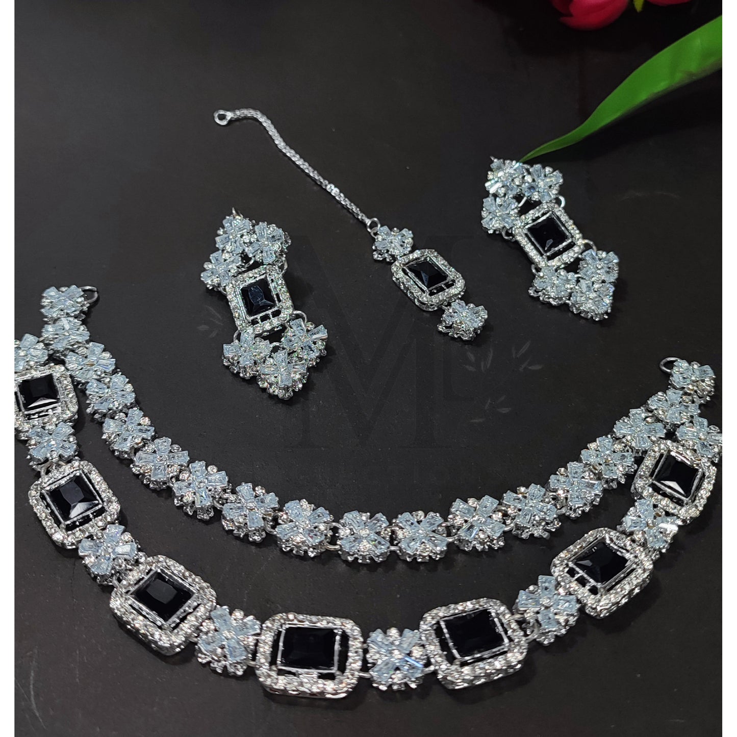 Elegant Black and Silver Necklace Set