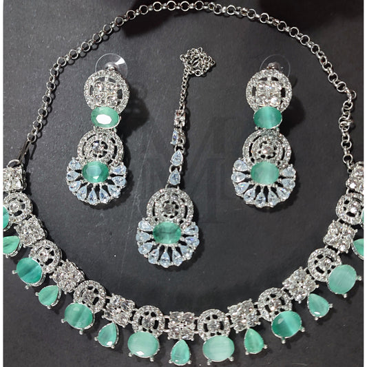 Elegant Green Necklace and Earrings Set