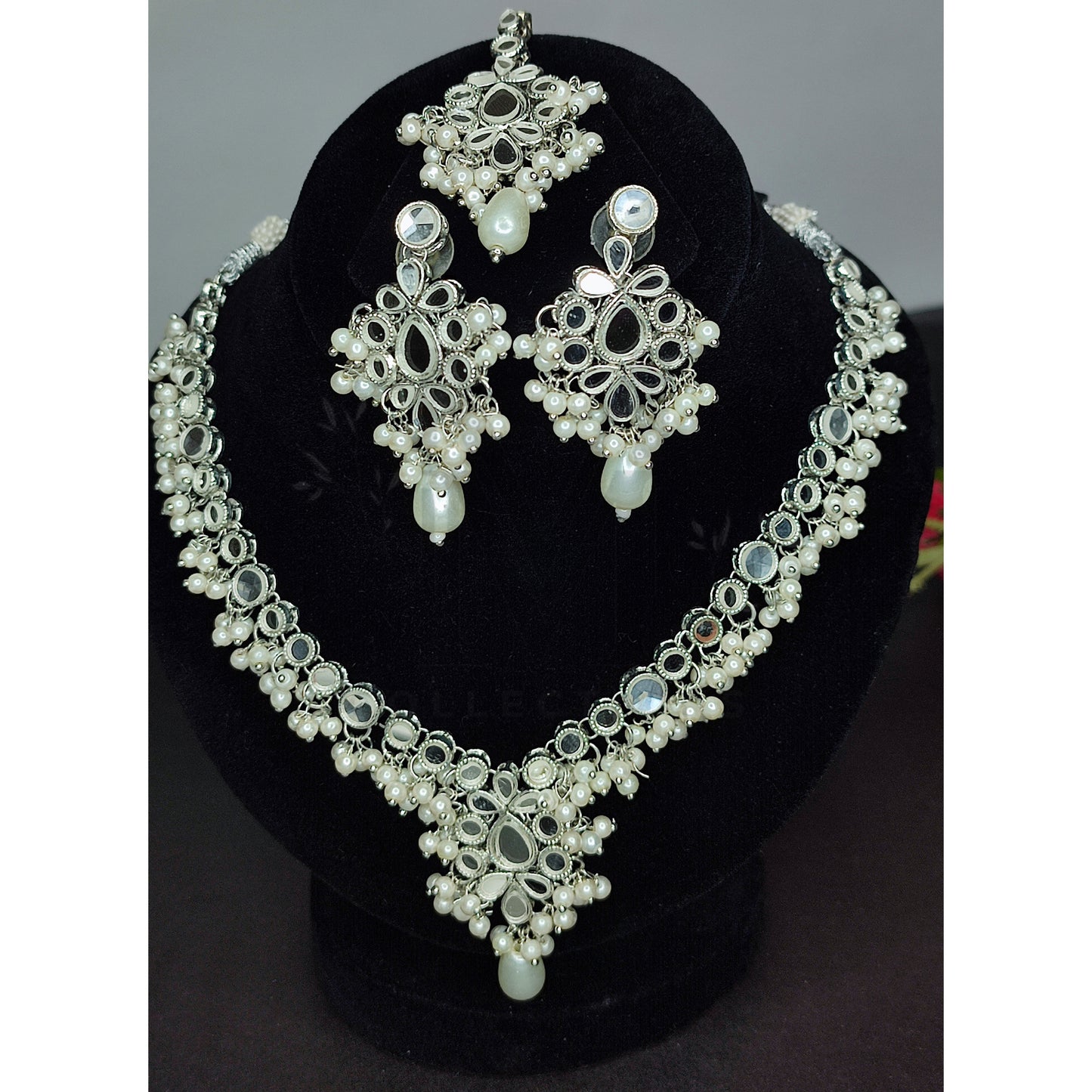 Elegance White Pearl Set