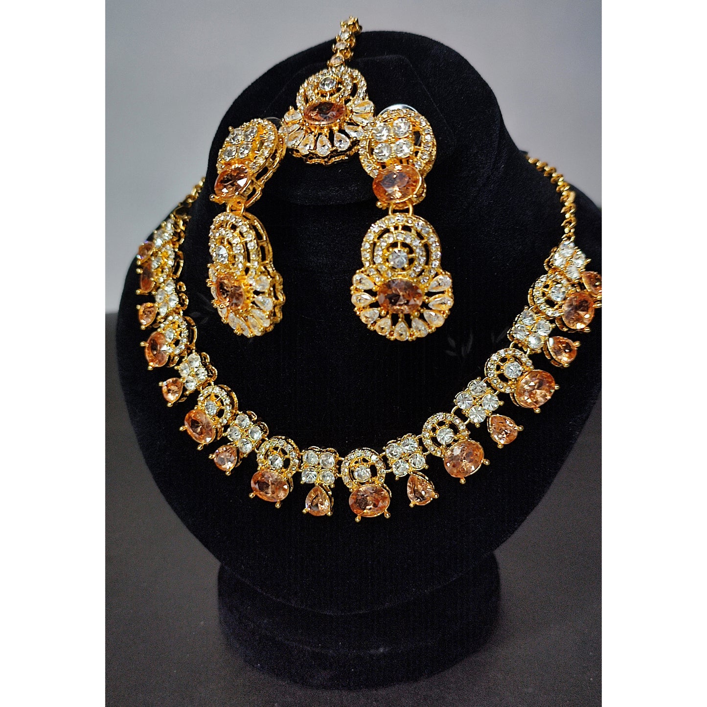 Exquisite Stunning Gold Necklace Set with Earrings