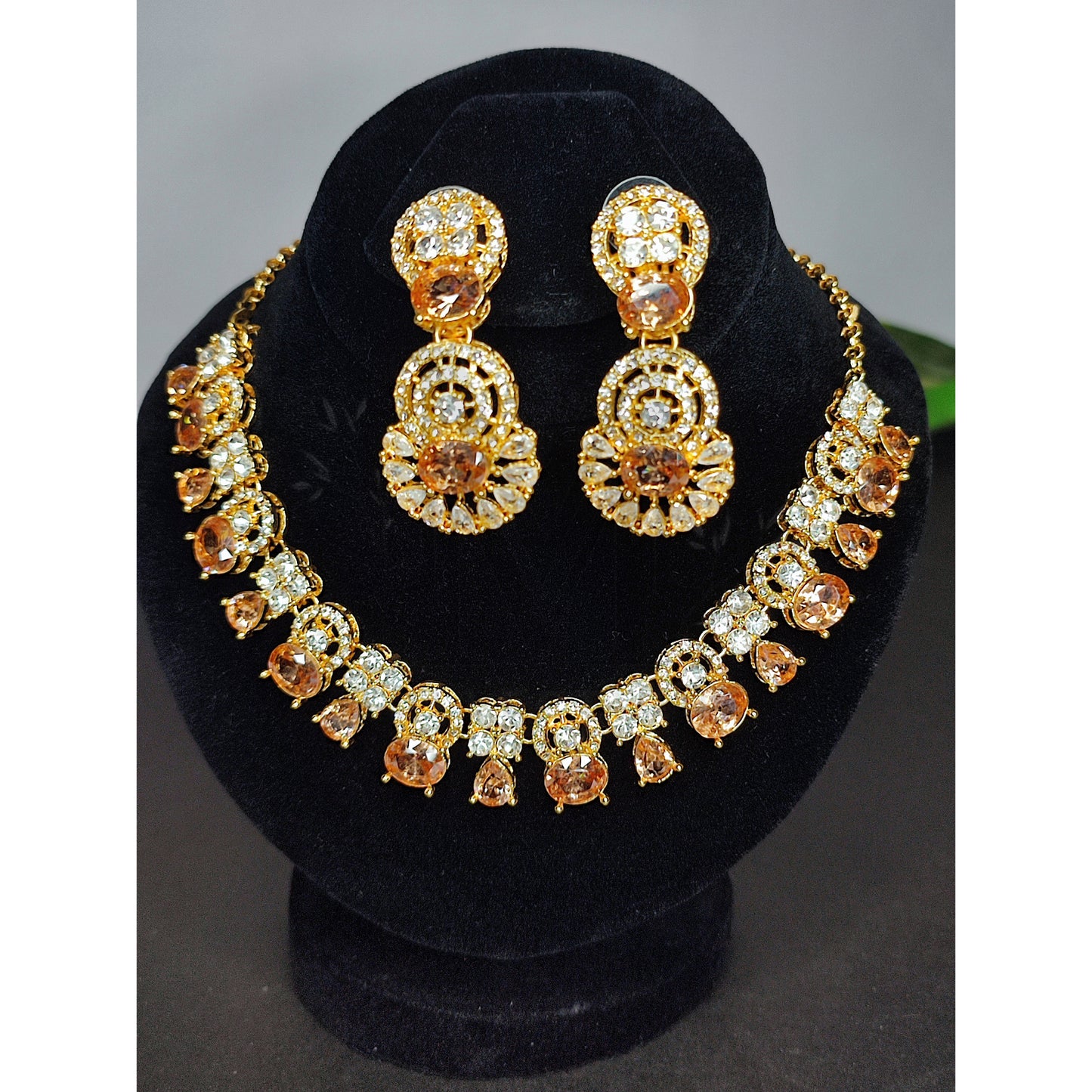 Exquisite Stunning Gold Necklace Set with Earrings