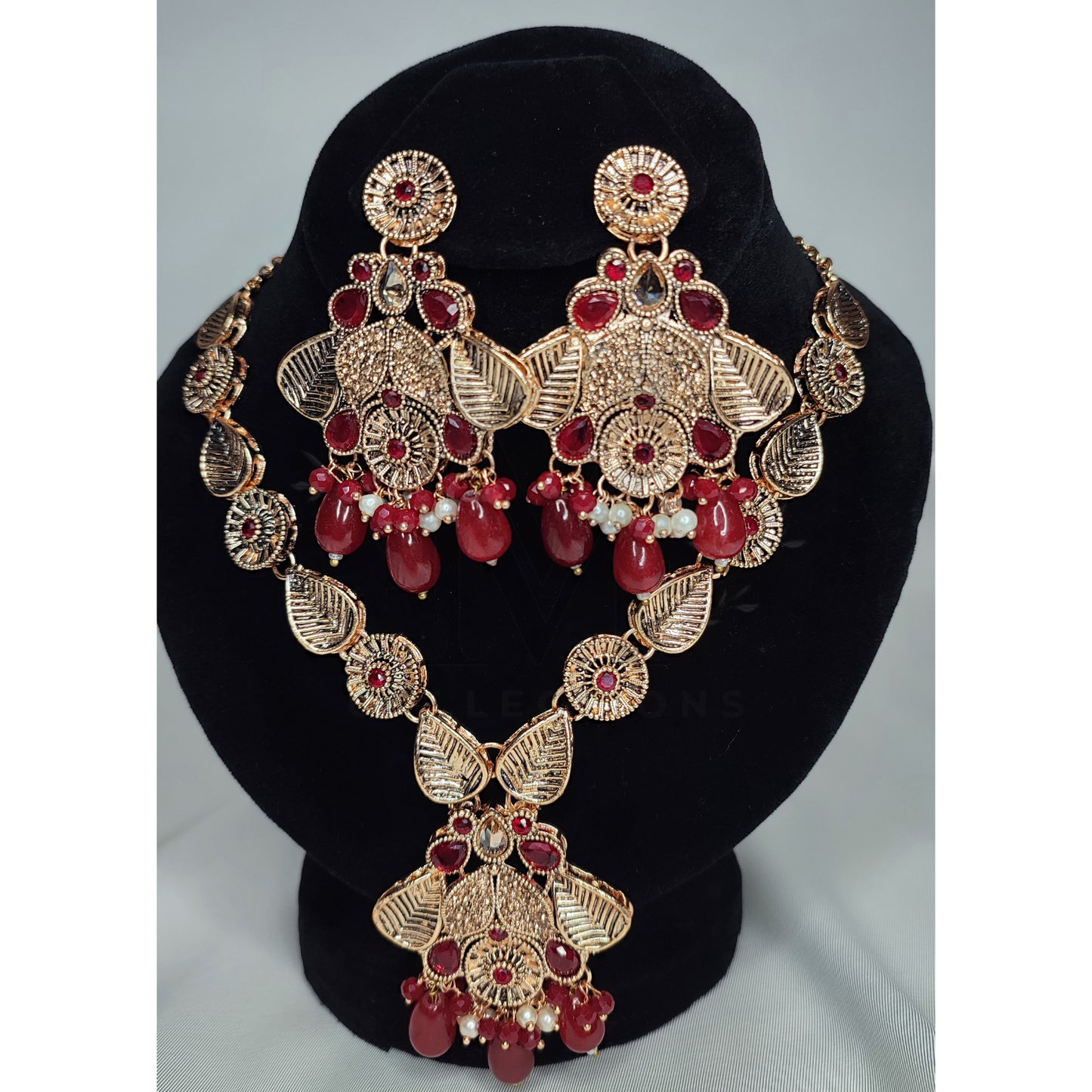 Exquisite Elegance: Red and Gold Necklace and Earrings Set